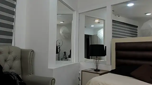 Snapshot of paulys_ chatting on June 19, 11:38 am paulys online show from June 19, 11:38 am