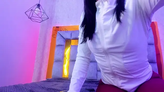 miiaboss  online show from March 17, 11:57 am