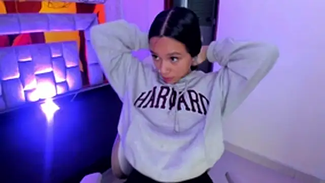 miiaboss  online show from April 4, 11:50 am