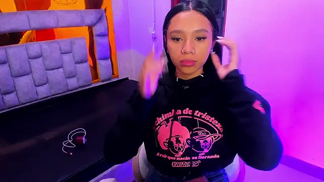 miiaboss  online show from March 28, 11:00 am