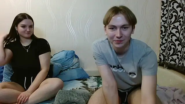 Snapshot of bighugs0 chatting on April 1, 5:21 pm bighugs0 online show from April 1, 5:21 pm