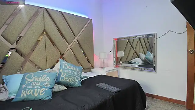 Tashi7 online show from March 24, 1:11 pm