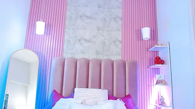 ArianaRougee online show from May 2, 11:59 am