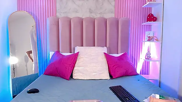 ArianaRougee online show from March 29, 10:28 am