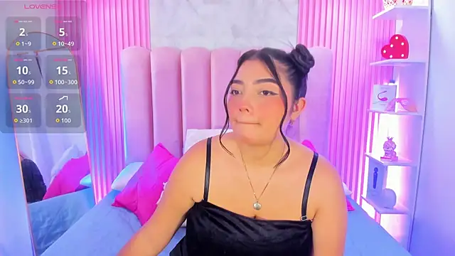 Snapshot of ArianaRougee chatting on June 19, 4:51 am ArianaRougee online show from June 19, 4:51 am