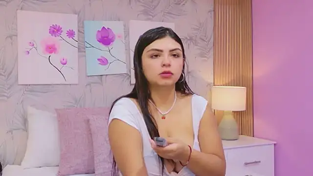 EmmaLeens online show from March 24, 11:43 am