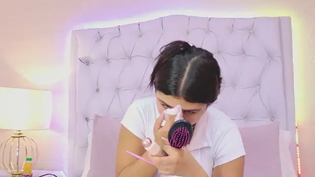 EmmaLeens online show from April 3, 12:00 pm