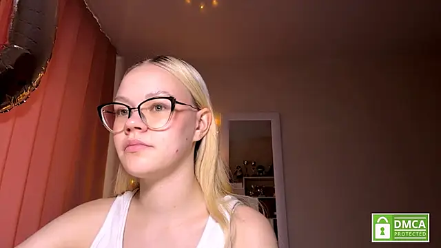 Snapshot of MiaCashe chatting on May 10, 3:25 pm MiaCashe online show from May 10, 3:25 pm