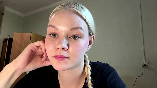 Snapshot of MiaCashe chatting on July 20, 1:13 pm MiaCashe online show from July 20, 1:13 pm