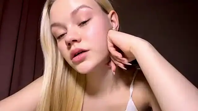 MiaCashe online show from March 4, 3:09 pm