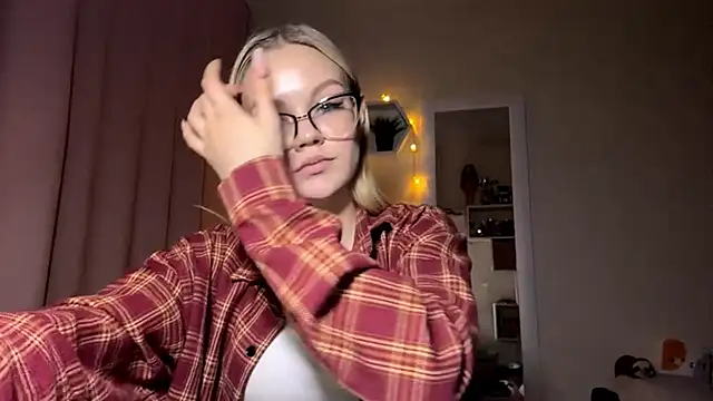 MiaCashe online show from March 11, 3:06 pm