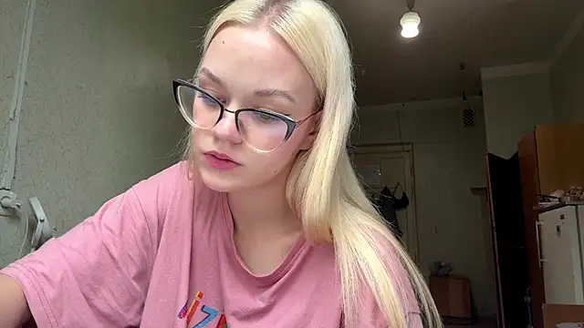 Snapshot of MiaCashe chatting on July 17, 11:07 am MiaCashe online show from July 17, 11:07 am