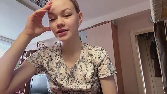 Snapshot of MiaCashe chatting on February 23, 8:15 am MiaCashe online show from February 23, 8:15 am