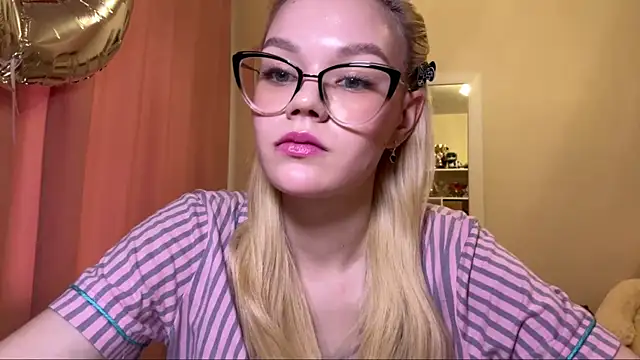 Snapshot of MiaCashe chatting on April 18, 12:07 pm MiaCashe online show from April 18, 12:07 pm