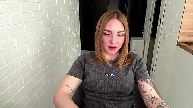 JuliaGracey online show from March 13, 7:57 am