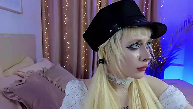 rraffaellka online show from April 10, 9:33 pm