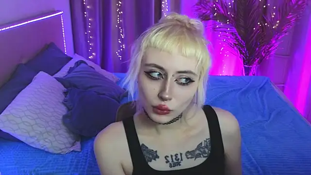 Snapshot of rraffaellka chatting on July 7, 9:29 pm rraffaellka online show from July 7, 9:29 pm