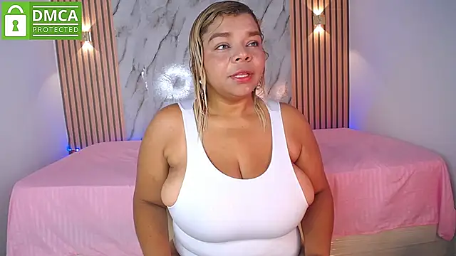 CasieBigtits online show from May 14, 1:08 pm