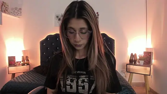 SaraRoadess online show from February 25, 7:25 pm