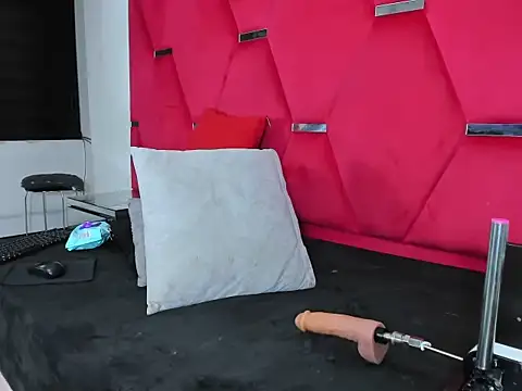 Snapshot of Alicee_Grey chatting on February 27, 3:01 pm Alicee Grey online show from February 27, 3:01 pm