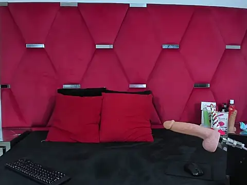 Snapshot of Alicee_Grey chatting on February 23, 2:06 pm Alicee Grey online show from February 23, 2:06 pm