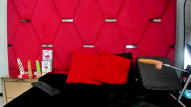 Snapshot of Alicee_Grey chatting on June 4, 2:11 pm Alicee Grey online show from June 4, 2:11 pm