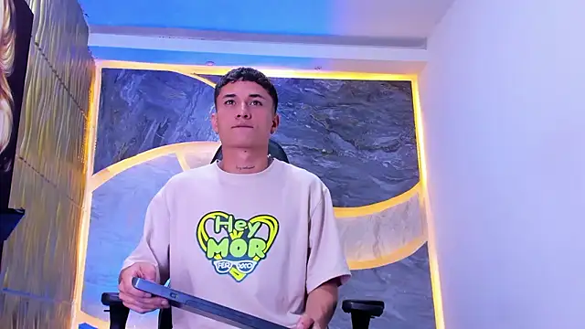 Matheus Ic  online show from February 22, 6:20 pm