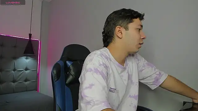 Julian Smith21 online show from March 8, 4:21 pm