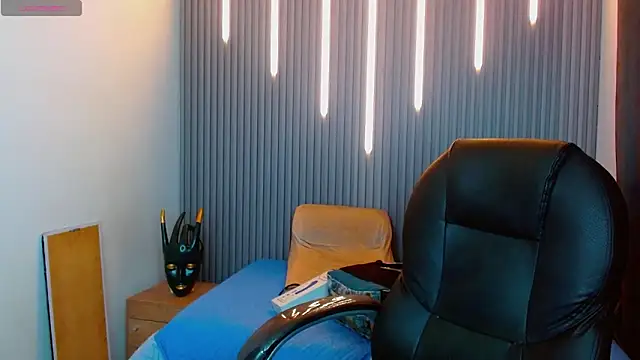 Julian Smith21 online show from March 26, 1:09 pm