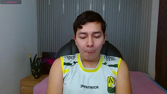 Julian Smith21 online show from April 18, 4:15 am