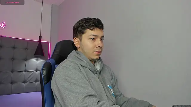 Snapshot of Julian_Smith21 chatting on February 27, 12:27 pm Julian Smith21 online show from February 27, 12:27 pm