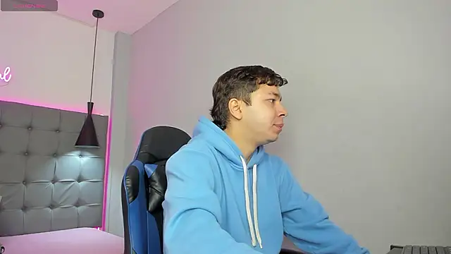 Julian Smith21 online show from March 13, 12:43 pm