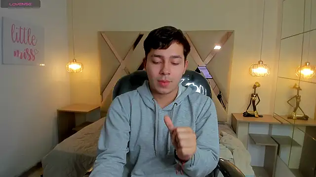 Julian Smith21 online show from March 15, 3:41 pm