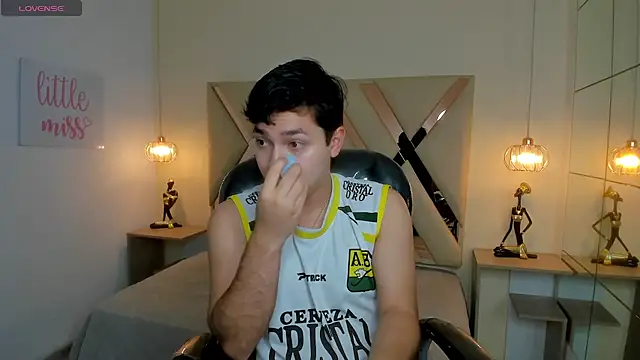 Julian Smith21 online show from March 18, 12:51 pm