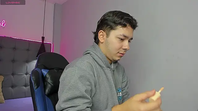 Julian Smith21 online show from March 5, 12:46 pm