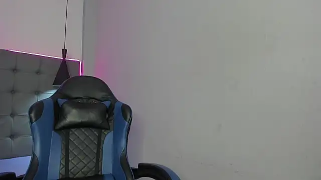 Snapshot of Julian_Smith21 chatting on February 26, 12:27 pm Julian Smith21 online show from February 26, 12:27 pm