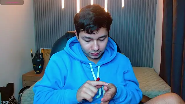 Julian Smith21 online show from April 4, 11:55 pm