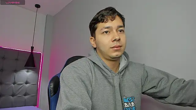 Julian Smith21 online show from March 4, 12:24 pm