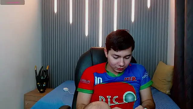 Julian Smith21 online show from March 23, 2:55 am