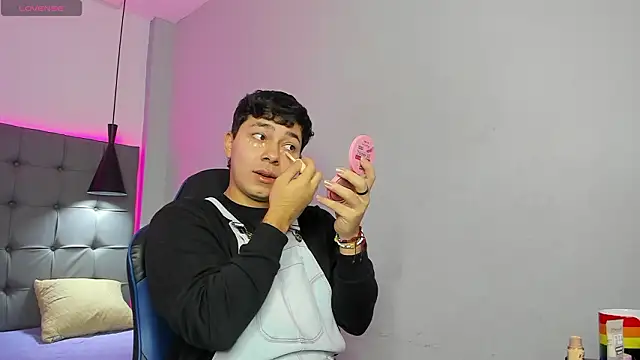 Julian Smith21 online show from March 19, 12:38 pm