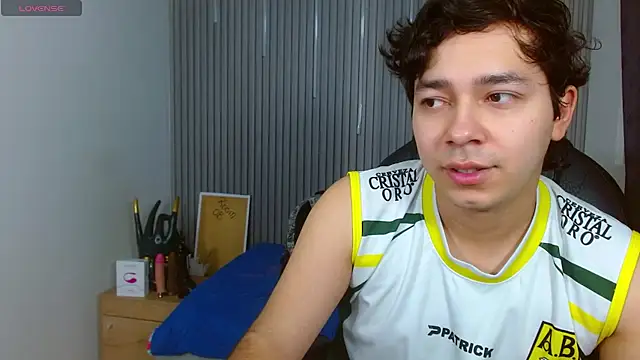 Snapshot of Julian_Smith21 chatting on June 10, 3:41 am Julian Smith21 online show from June 10, 3:41 am