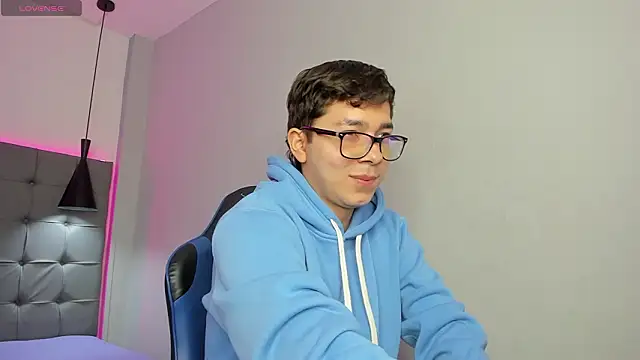 Julian Smith21 online show from March 12, 1:37 pm