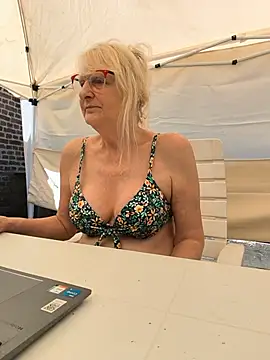 Heidiblueeyes online show from June 23, 1:20 pm
