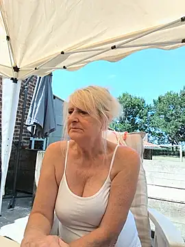 Heidiblueeyes online show from July 16, 12:13 pm