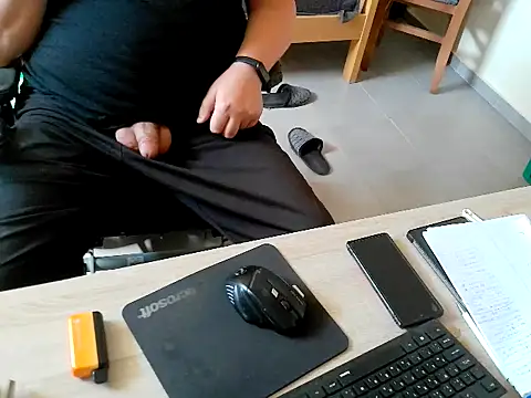 Snapshot of pozitiva000 chatting on April 28, 12:20 pm pozitiva000 online show from April 28, 12:20 pm