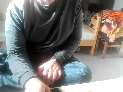 Snapshot of pozitiva000 chatting on April 5, 2:57 pm pozitiva000 online show from April 5, 2:57 pm