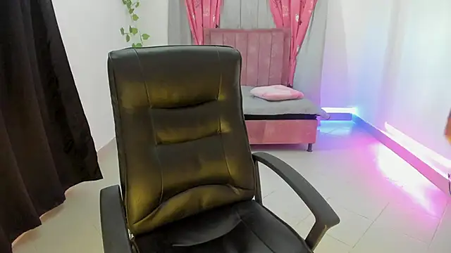 Mila rouge06 online show from March 18, 2:08 pm