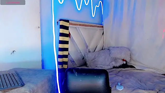 xyaraluv  online show from April 10, 7:54 pm