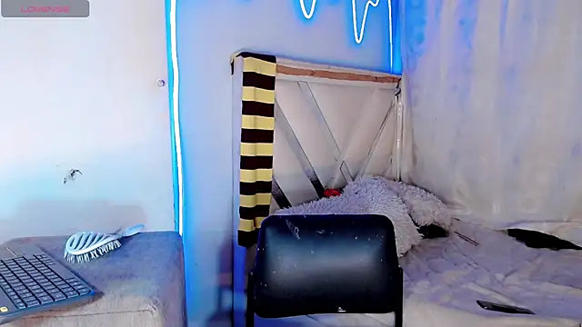 xyaraluv  online show from April 2, 3:51 pm