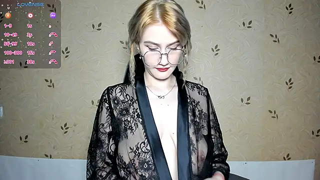 Snapshot of NicoleDaviss chatting on June 12, 7:33 pm NicoleDaviss online show from June 12, 7:33 pm